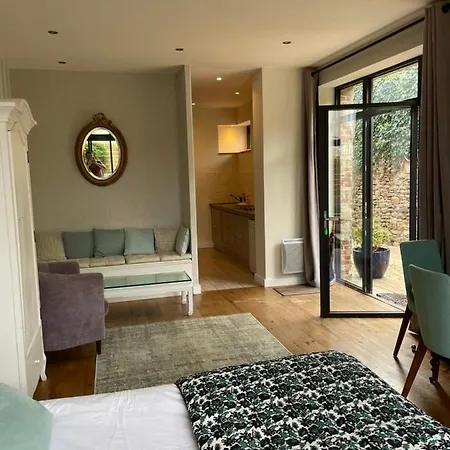 Maison La Tour Guest house 2*